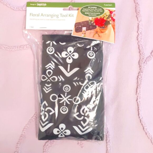 Floral Arranging Tool Kit with Organizer Black and White Pouch - Picture 1 of 4
